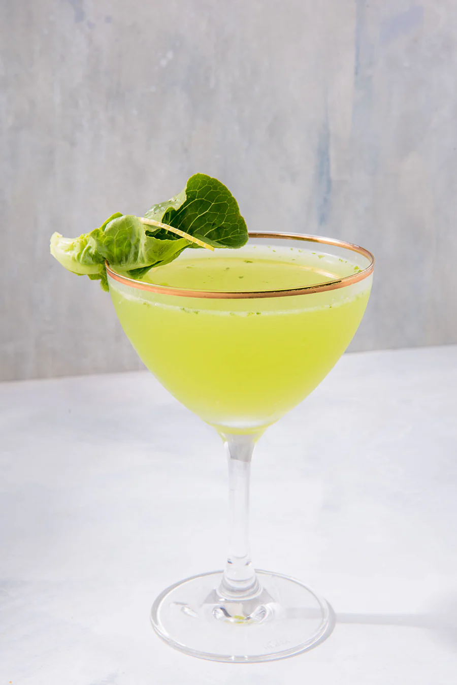 Mocktails: Making Non-Alcoholic Drinks with Juices and Herbs